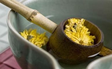 重阳节簪菊习俗，头上的秋日风情